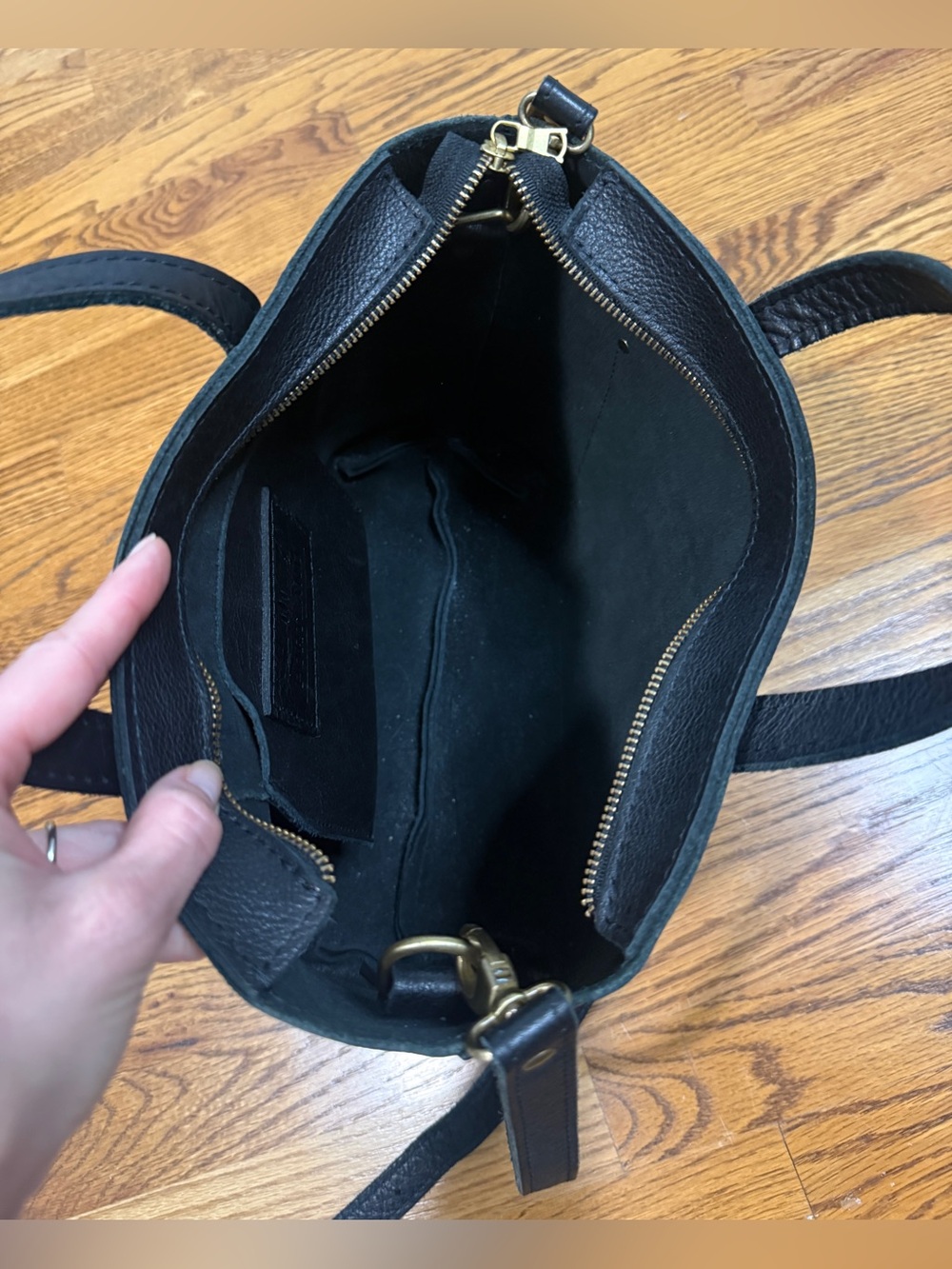 Portland Leather 'ALMOST PERFECT' MEDIUM CROSSBODY TOTE Black w/ Zipper - Picture 8 of 10